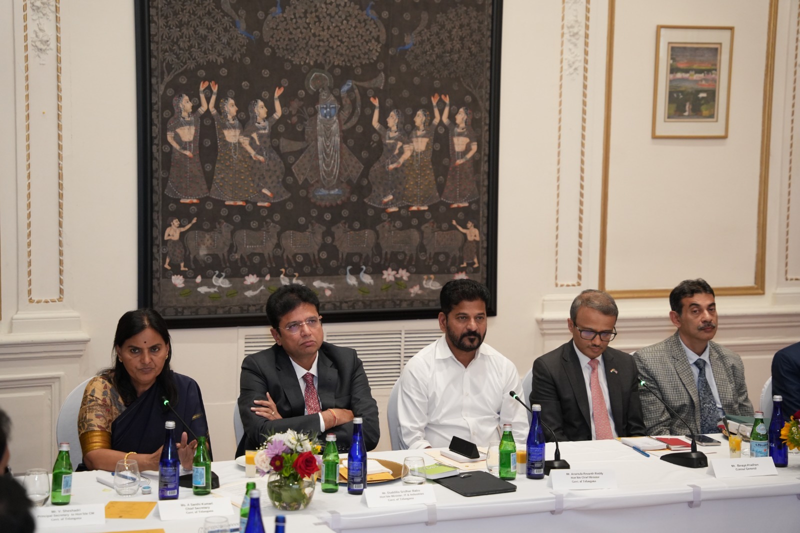 Chief-Minister-A.-Revanth-Reddy-enthralled-the-top-CEOs-and-business-honchos-at-an-official-roundtable-hosted-by-the-Consulate-General-of-India-New-York-5